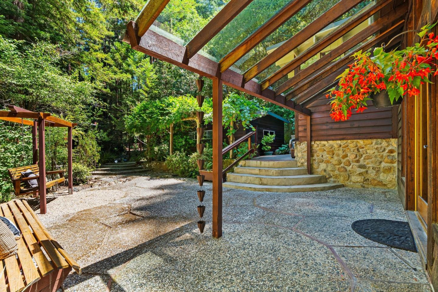1750 Lakeside DR