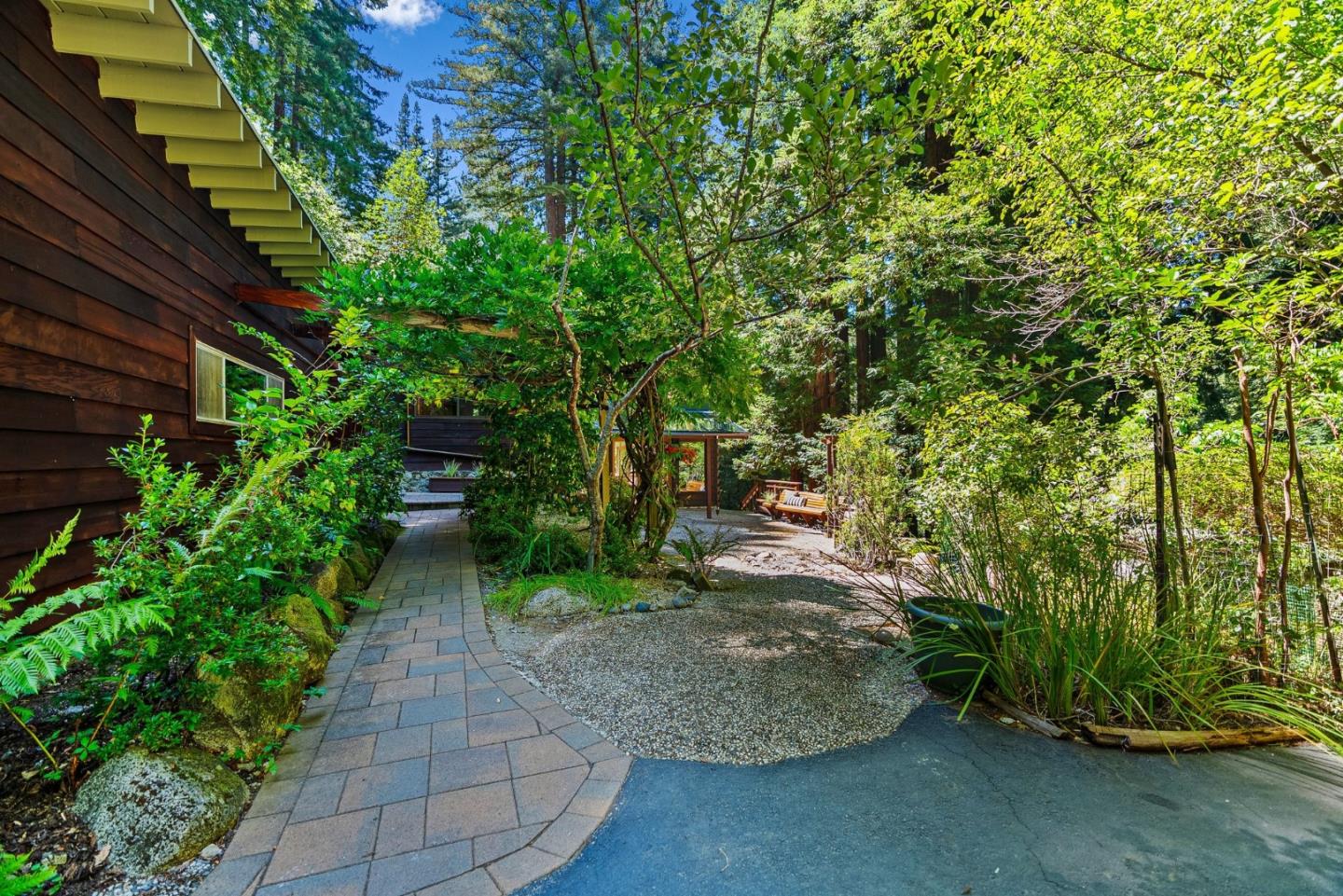1750 Lakeside DR