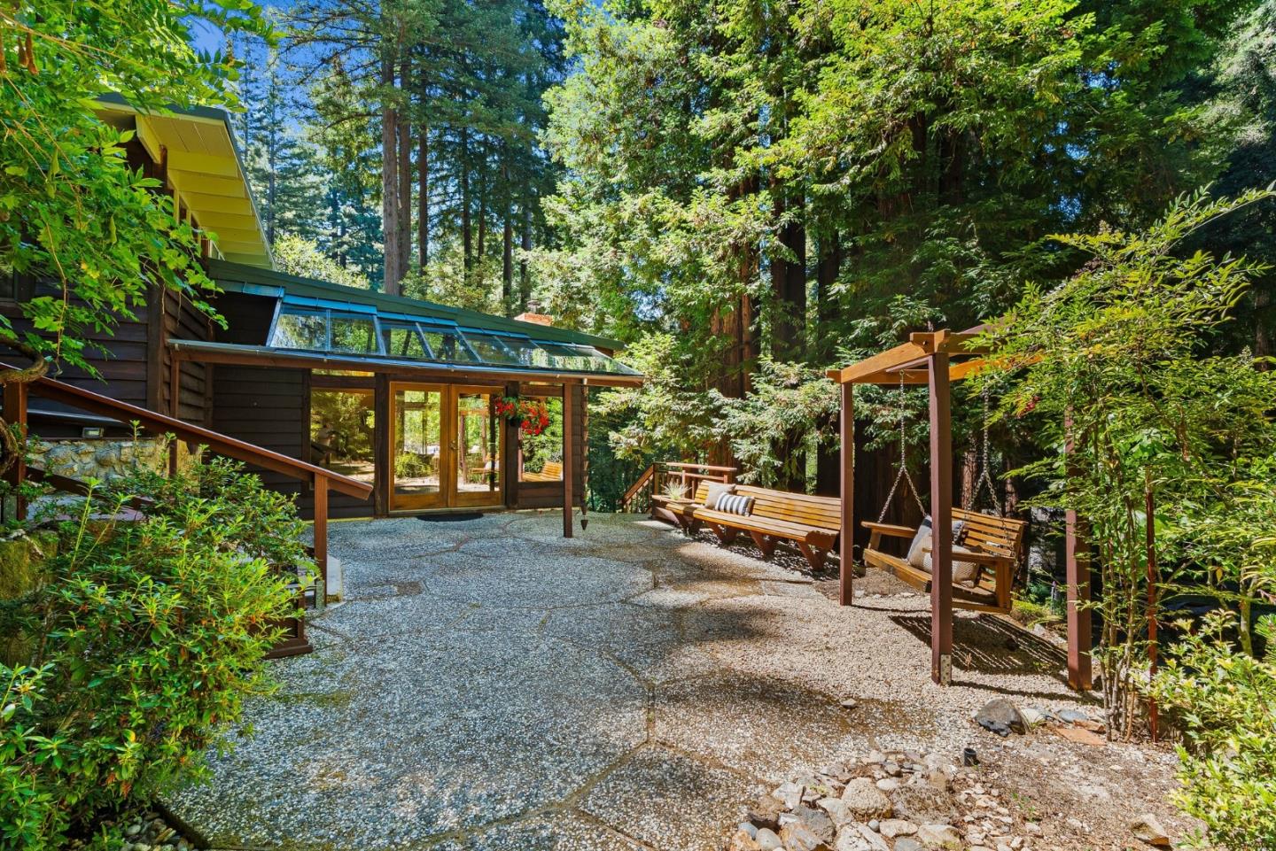 1750 Lakeside DR