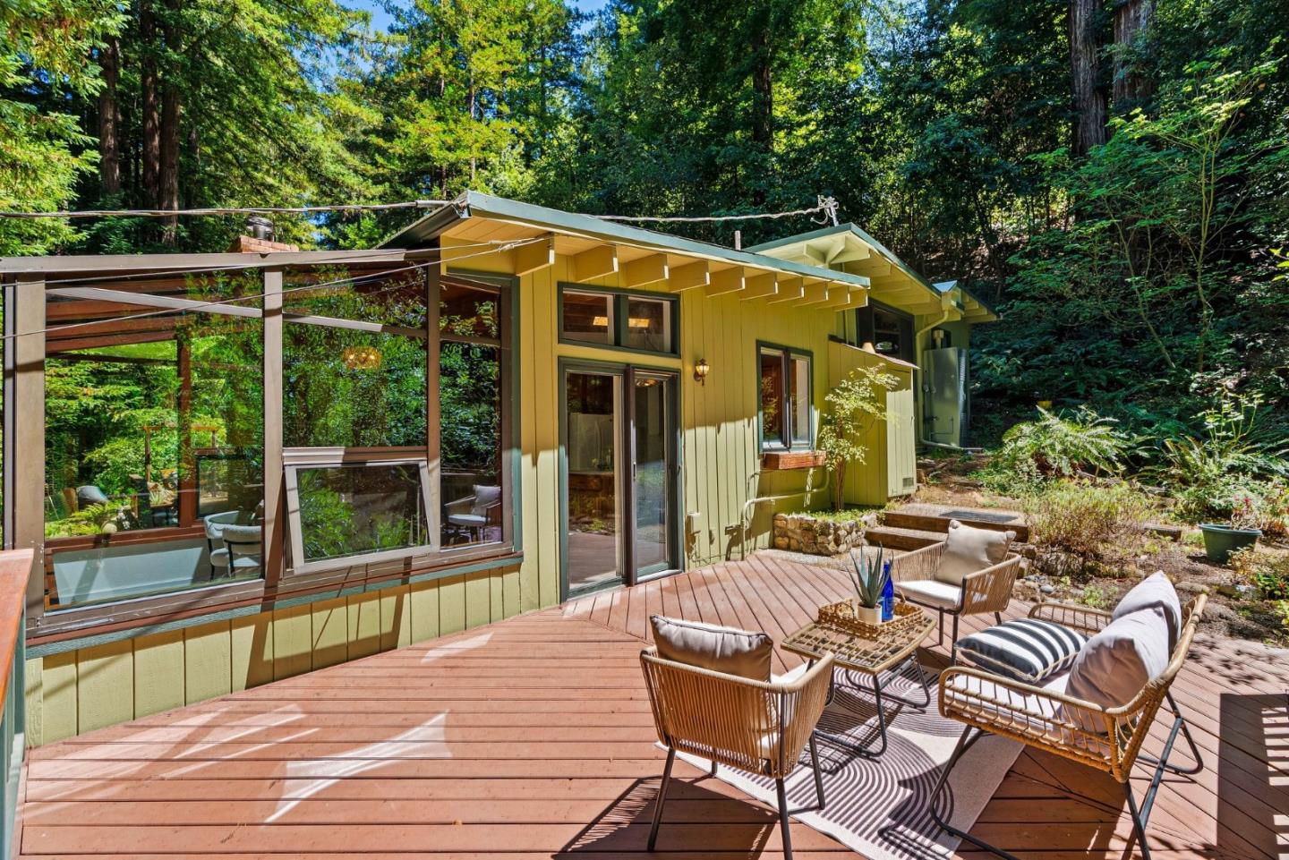 1750 Lakeside DR