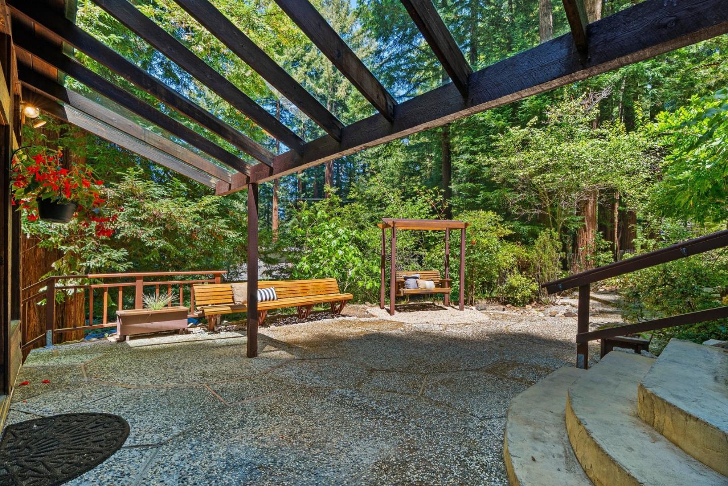 1750 Lakeside DR