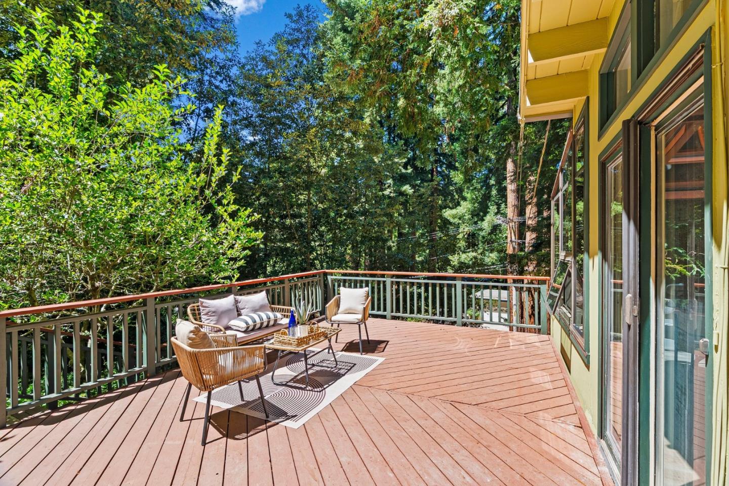 1750 Lakeside DR