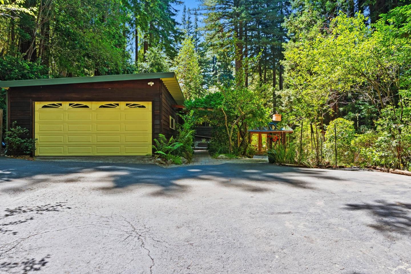 1750 Lakeside DR