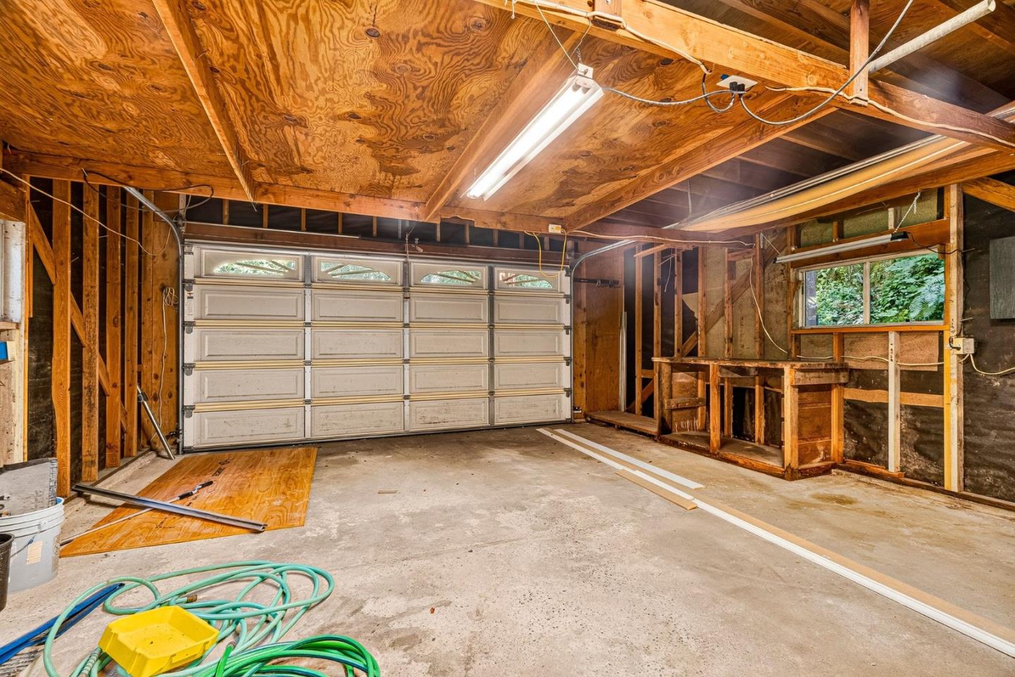 1750 Lakeside DR