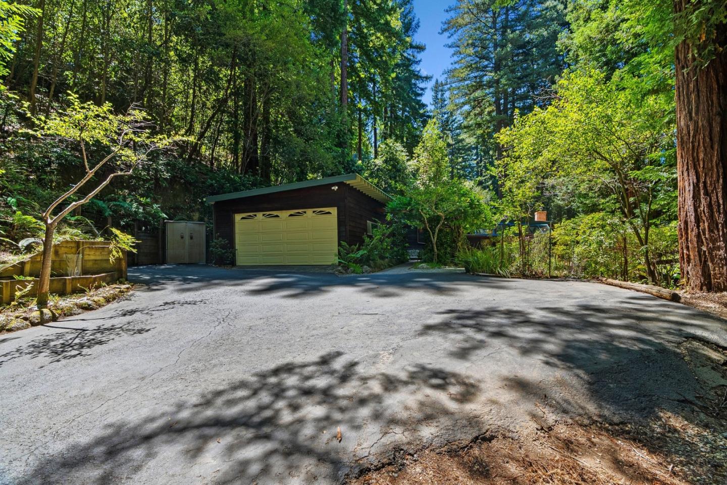 1750 Lakeside DR
