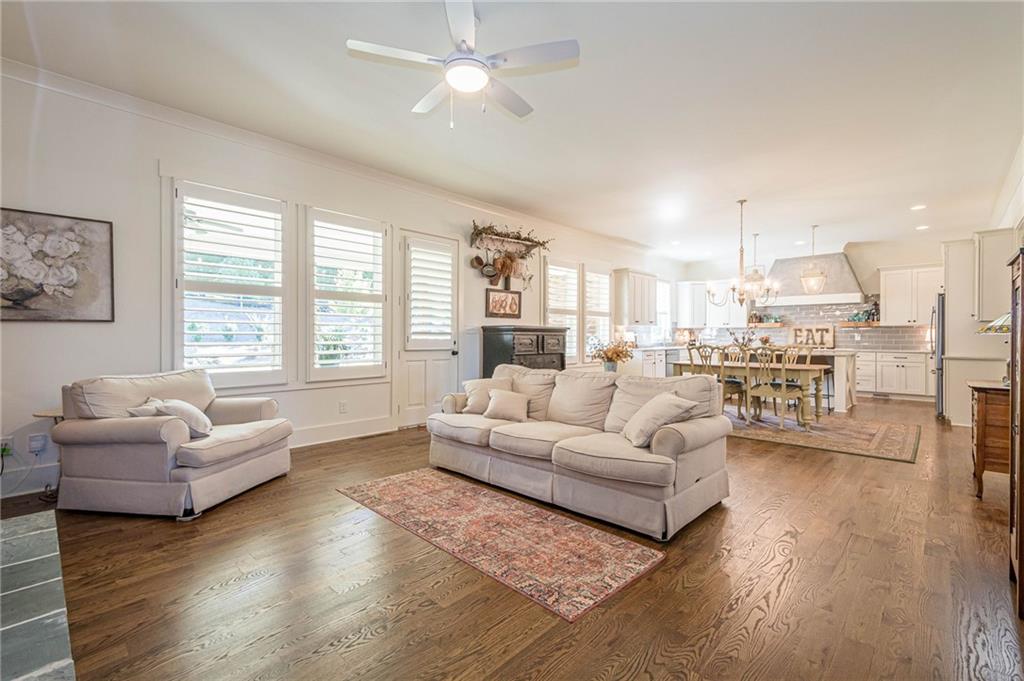 201 IVY MEADOW Way