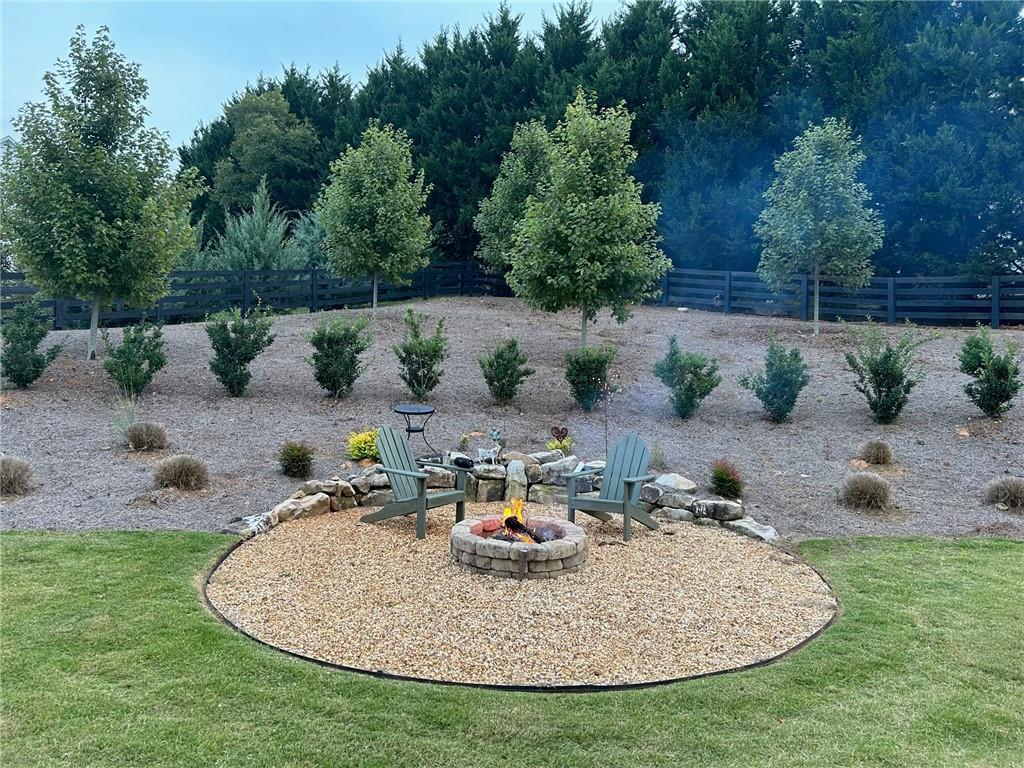 201 IVY MEADOW Way