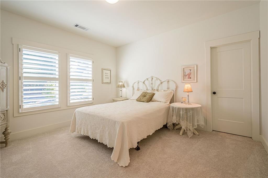 201 IVY MEADOW Way
