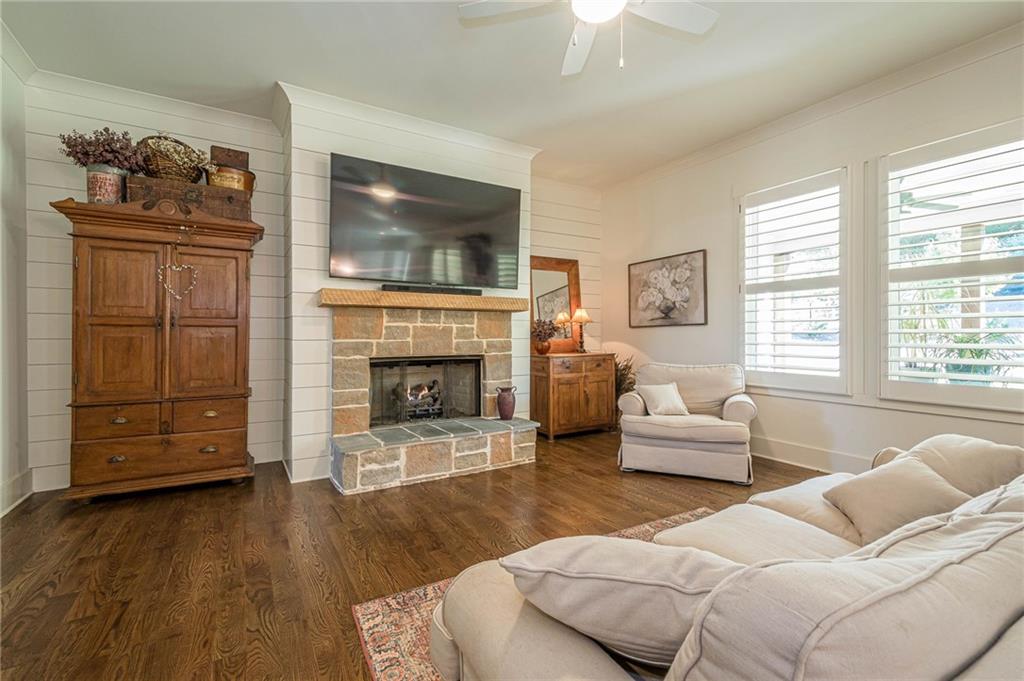 201 IVY MEADOW Way