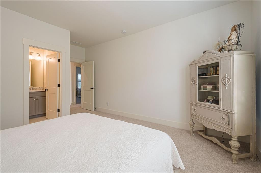 201 IVY MEADOW Way
