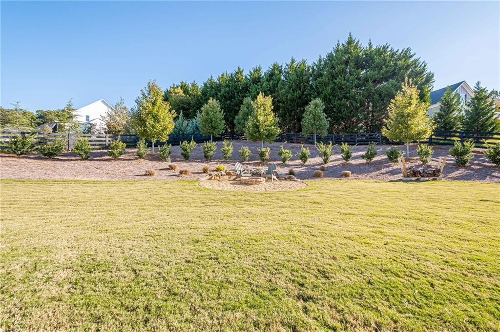 201 IVY MEADOW Way