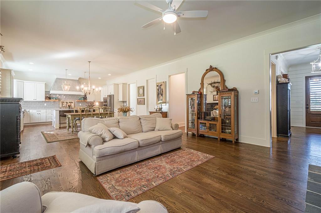 201 IVY MEADOW Way