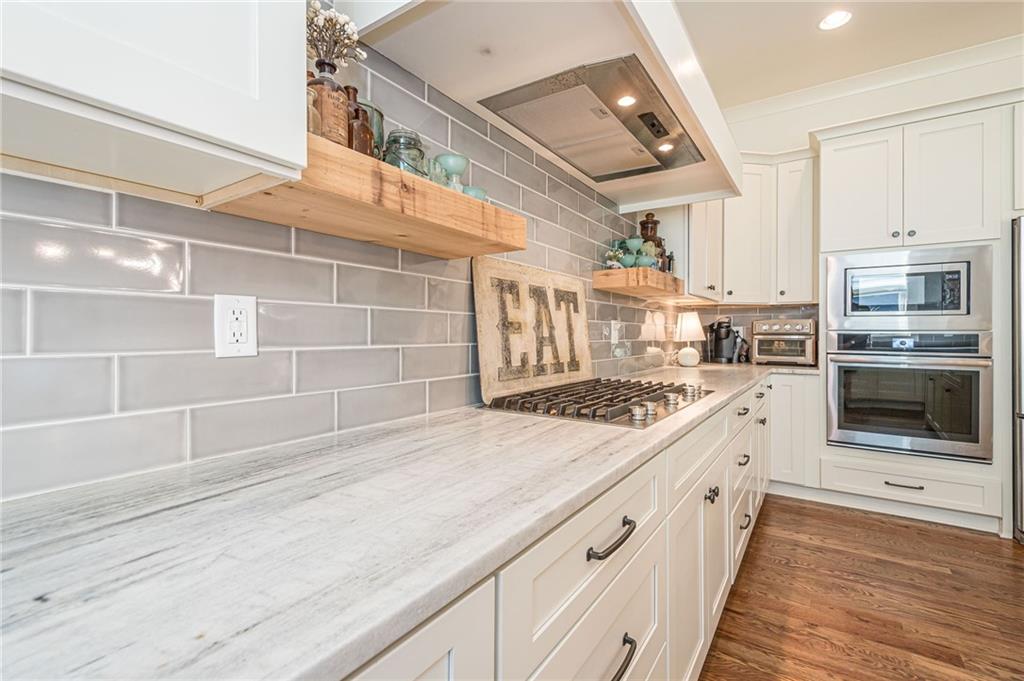 201 IVY MEADOW Way