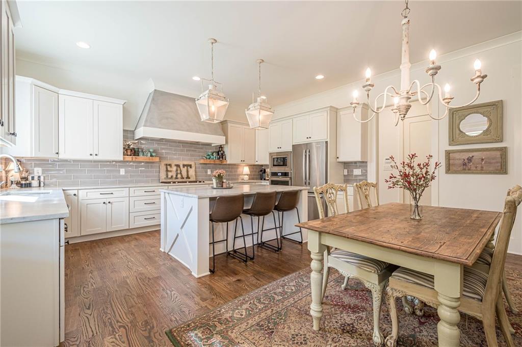 201 IVY MEADOW Way