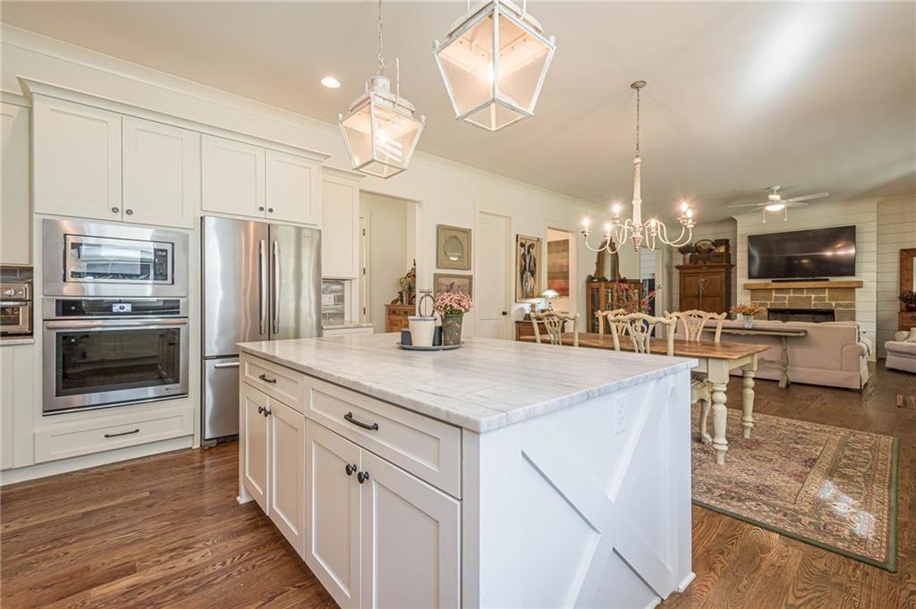201 IVY MEADOW Way