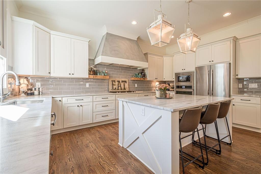 201 IVY MEADOW Way