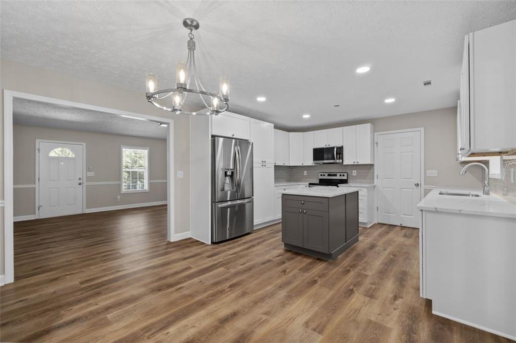 2131 HIGHWAY 136 E