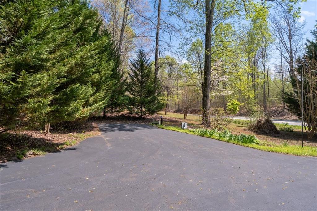 2131 HIGHWAY 136 E