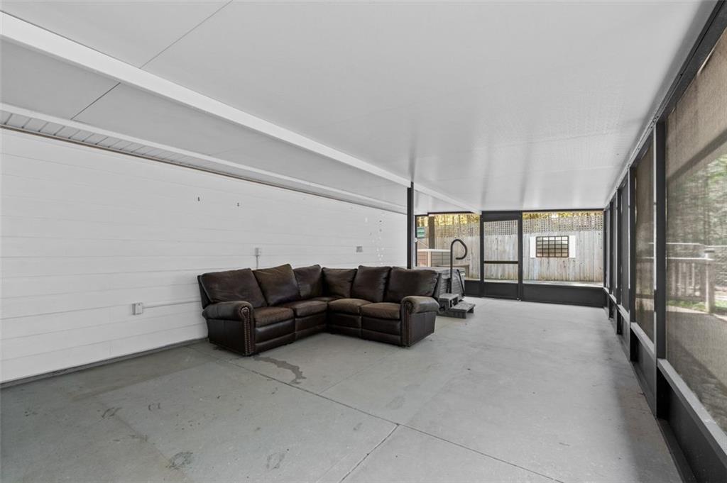 2131 HIGHWAY 136 E