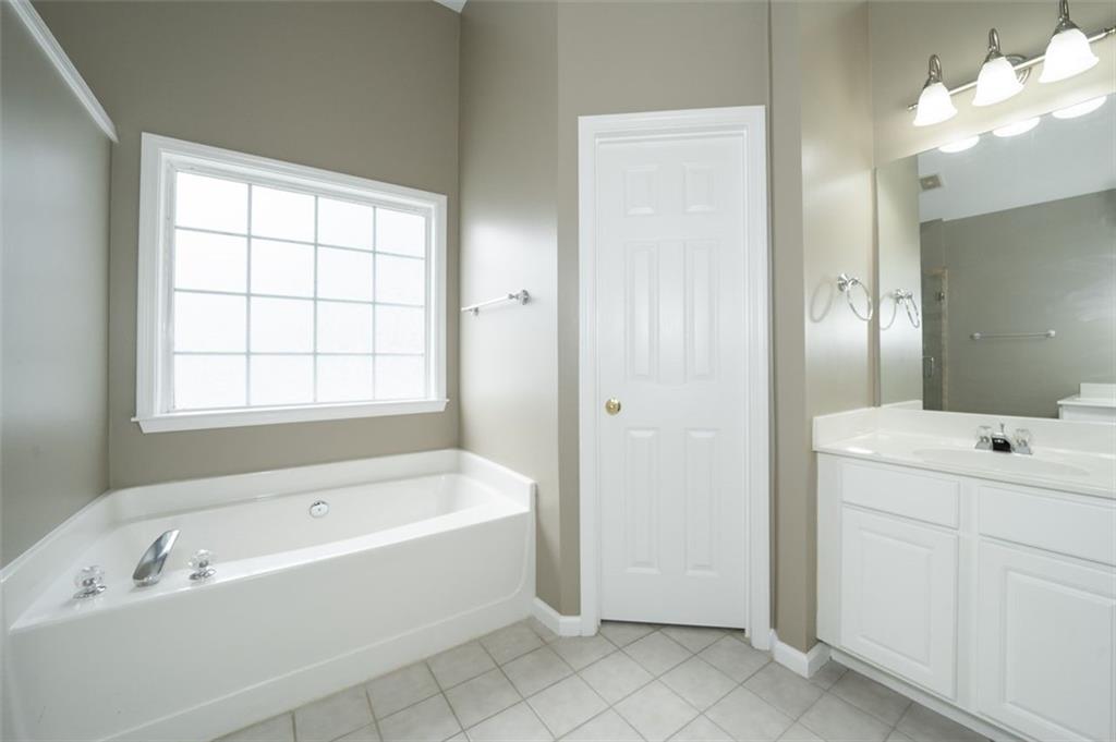 5212 HUNTINGTON CREST Lane