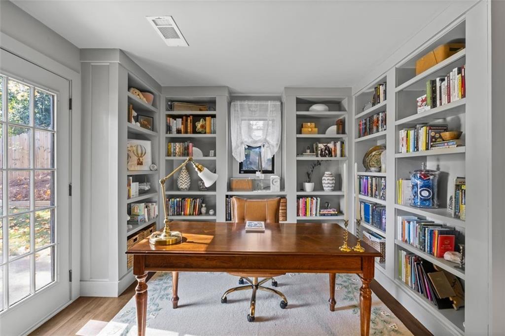 1718 CHRISTIE Drive NE