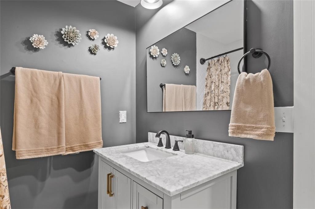 1718 CHRISTIE Drive NE