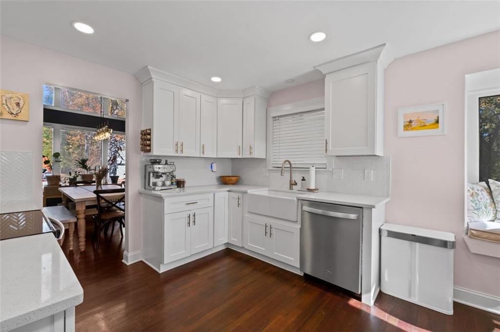 1718 CHRISTIE Drive NE