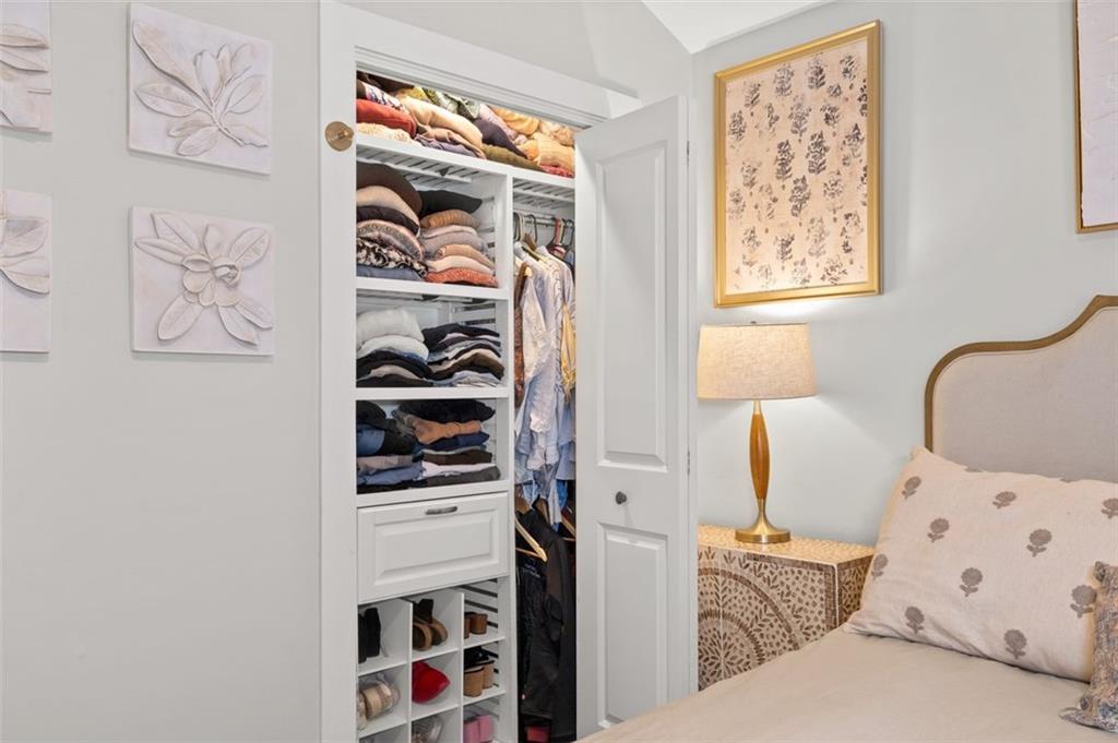 1718 CHRISTIE Drive NE