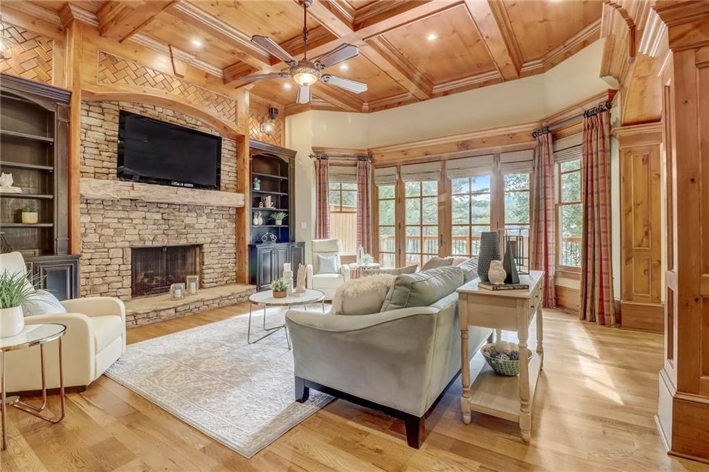 6219 Woodlake Drive