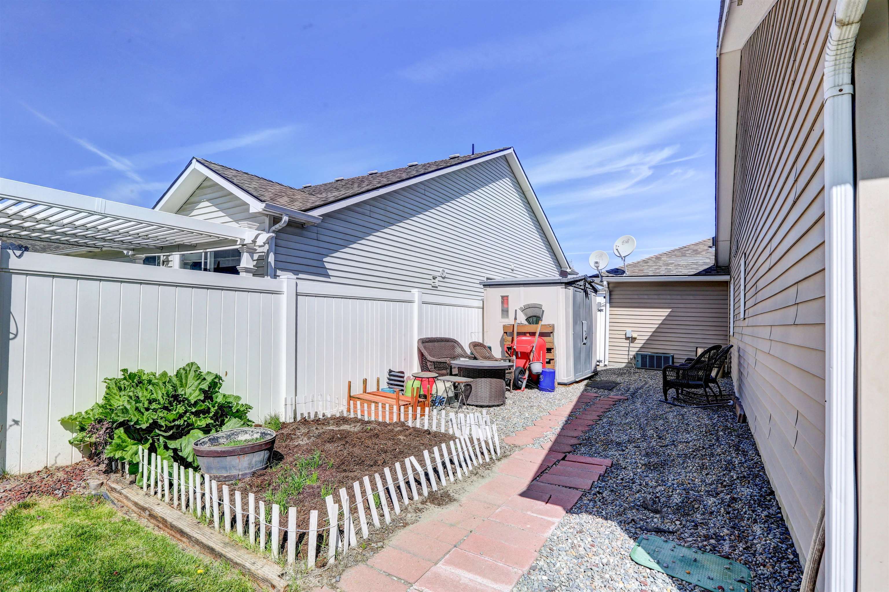 1648 E Beacon Ln