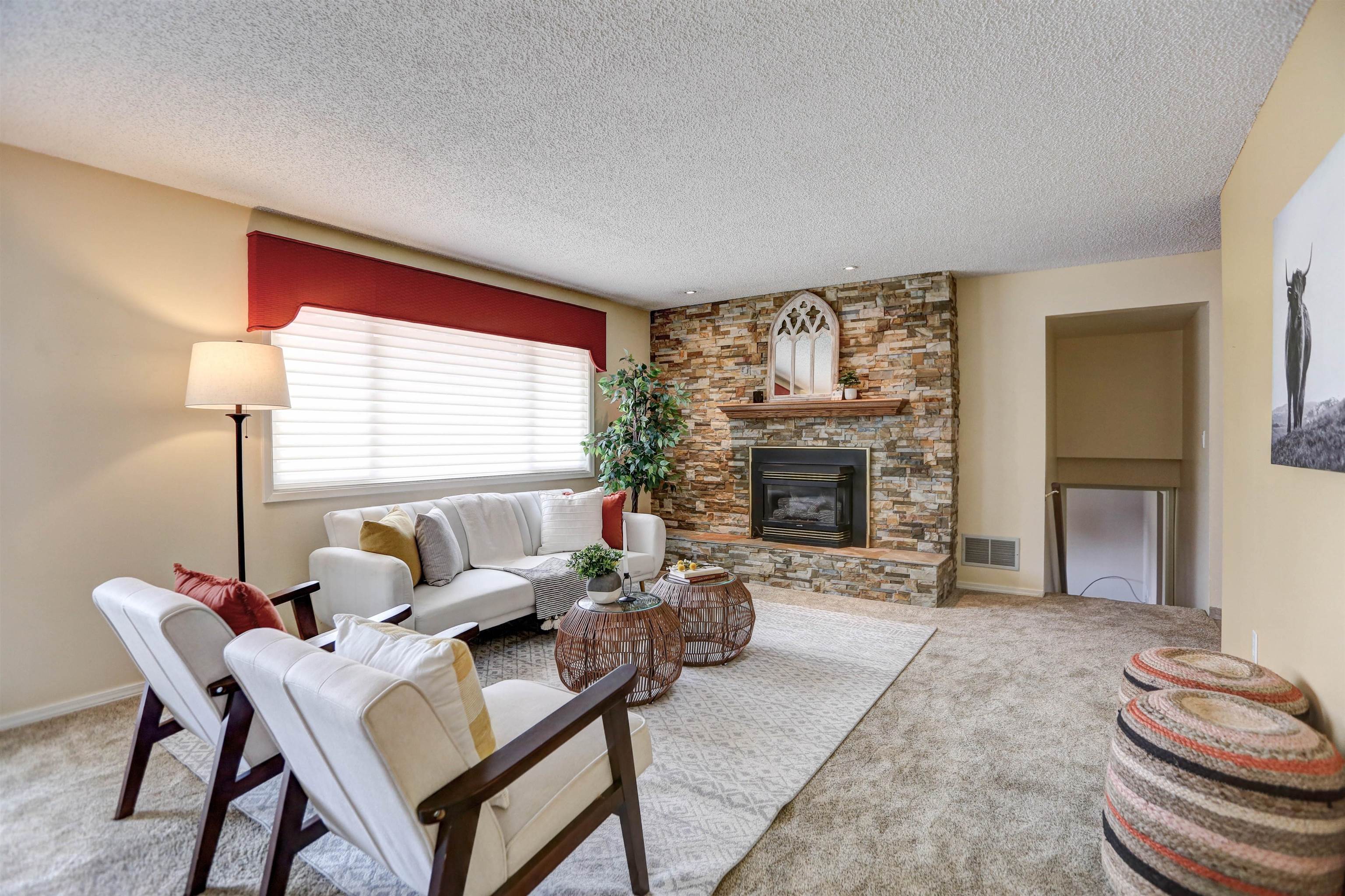 132 E Astor Dr