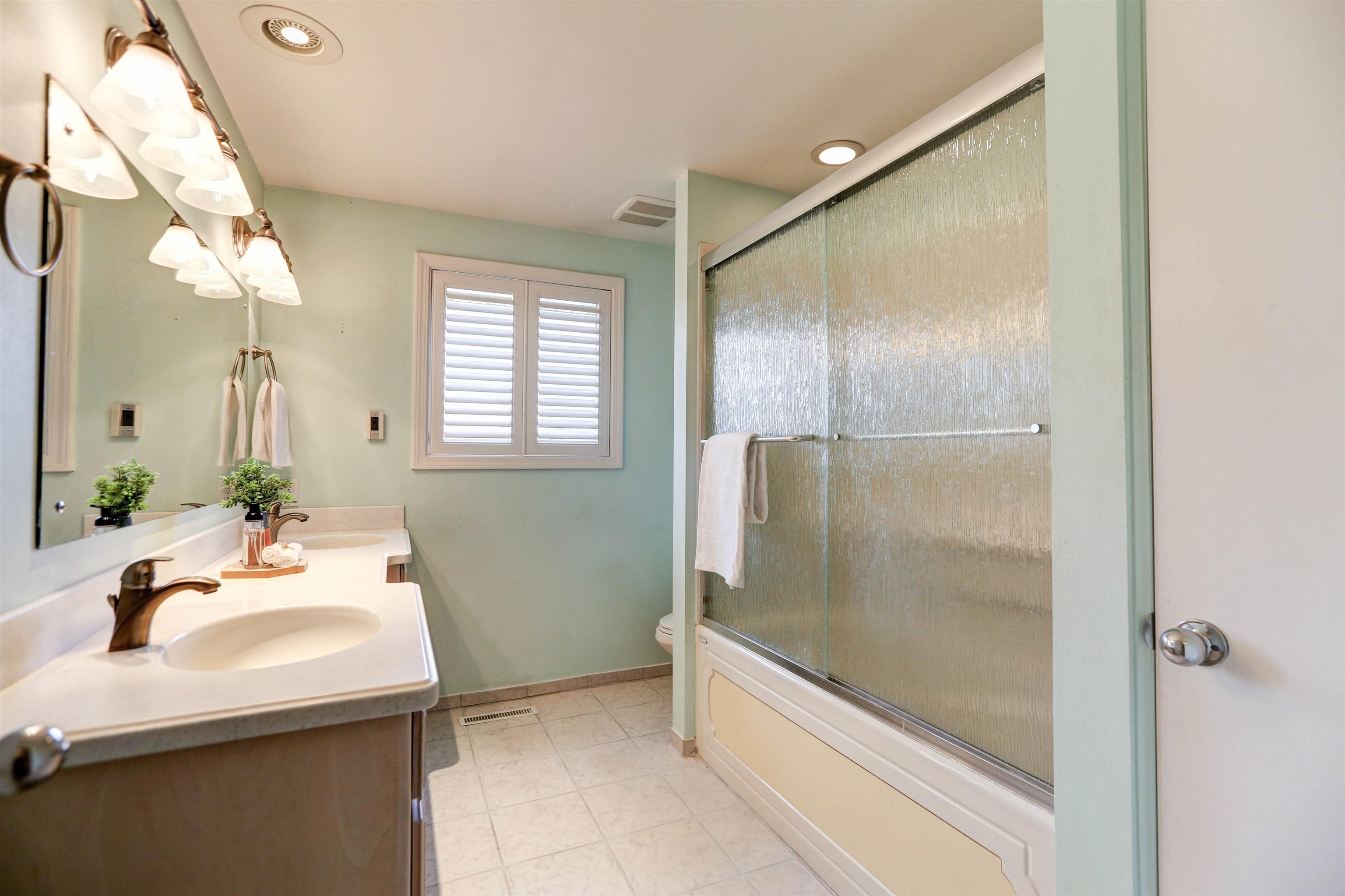 132 E Astor Dr