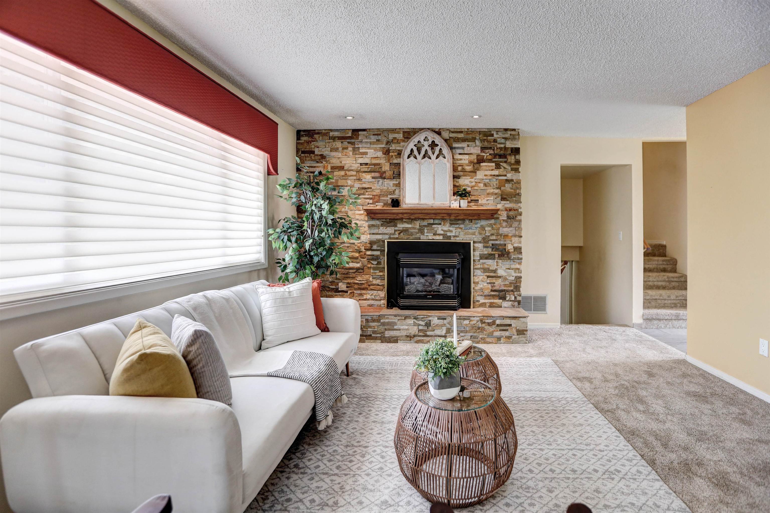 132 E Astor Dr