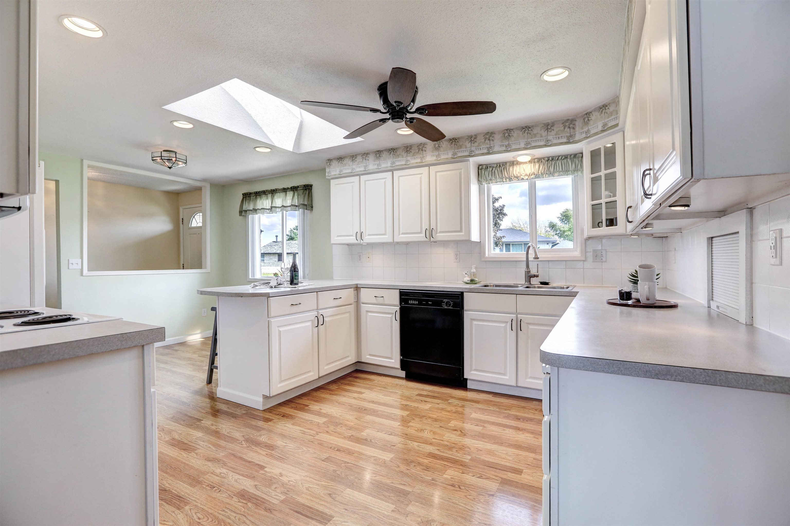 132 E Astor Dr