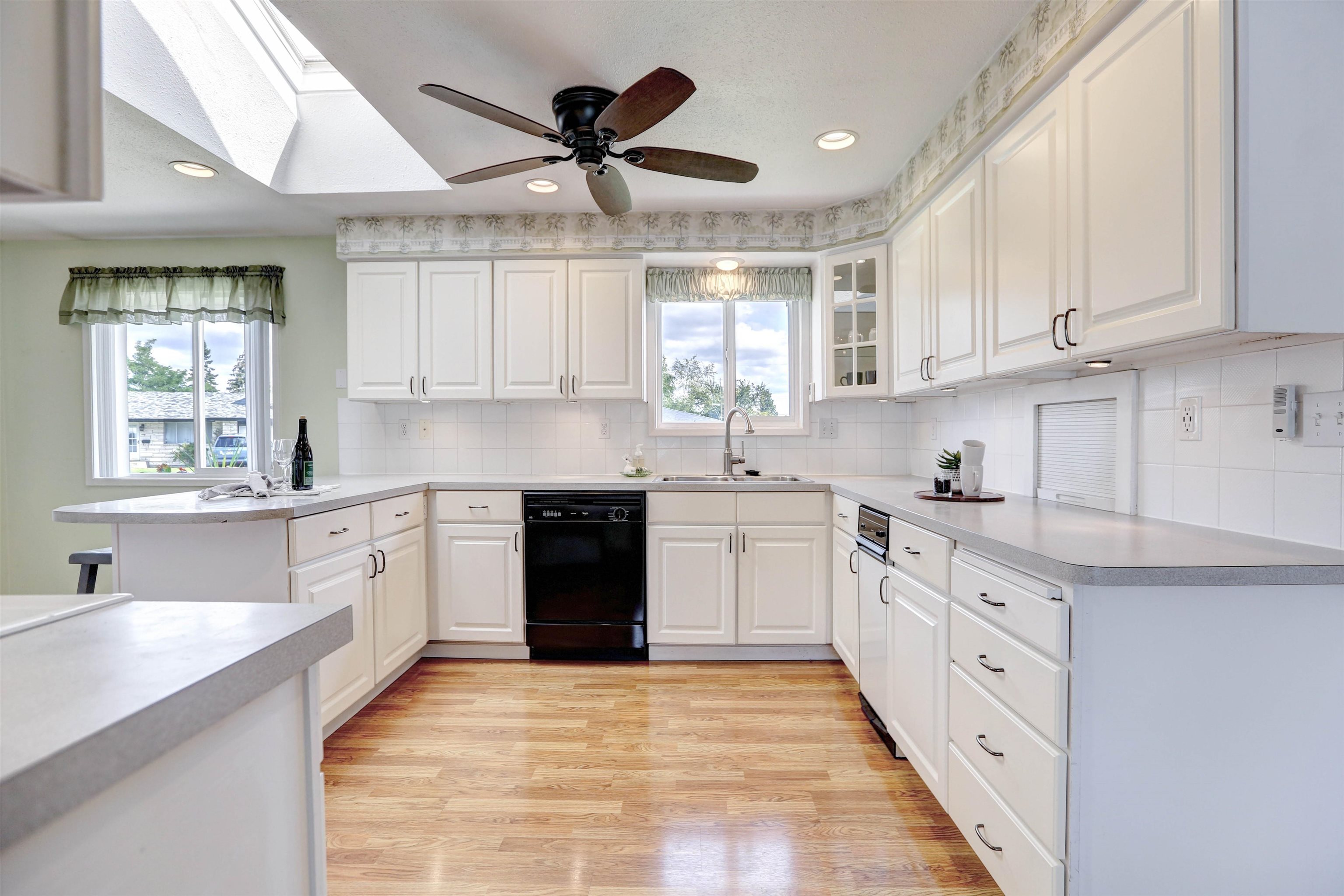 132 E Astor Dr