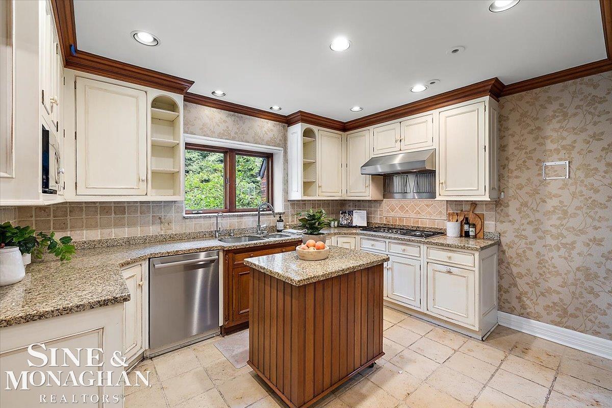 1016 Buckingham Road