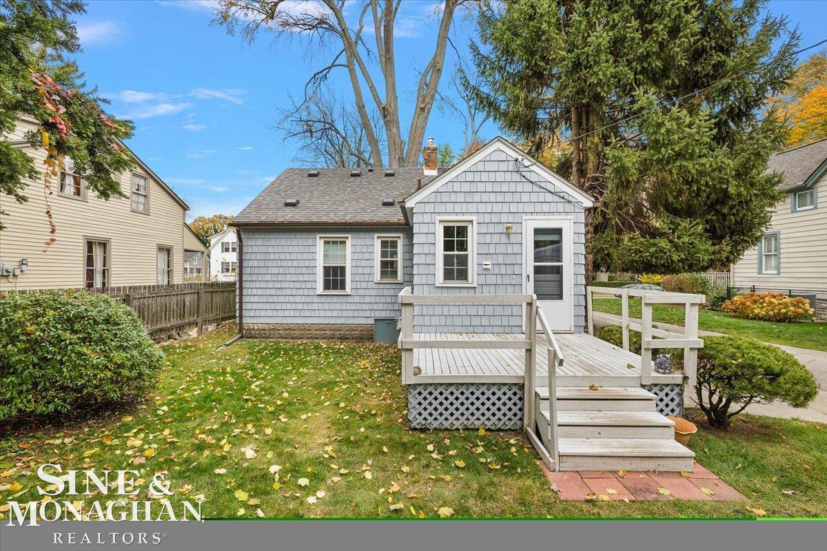 83 Lakeview Avenue