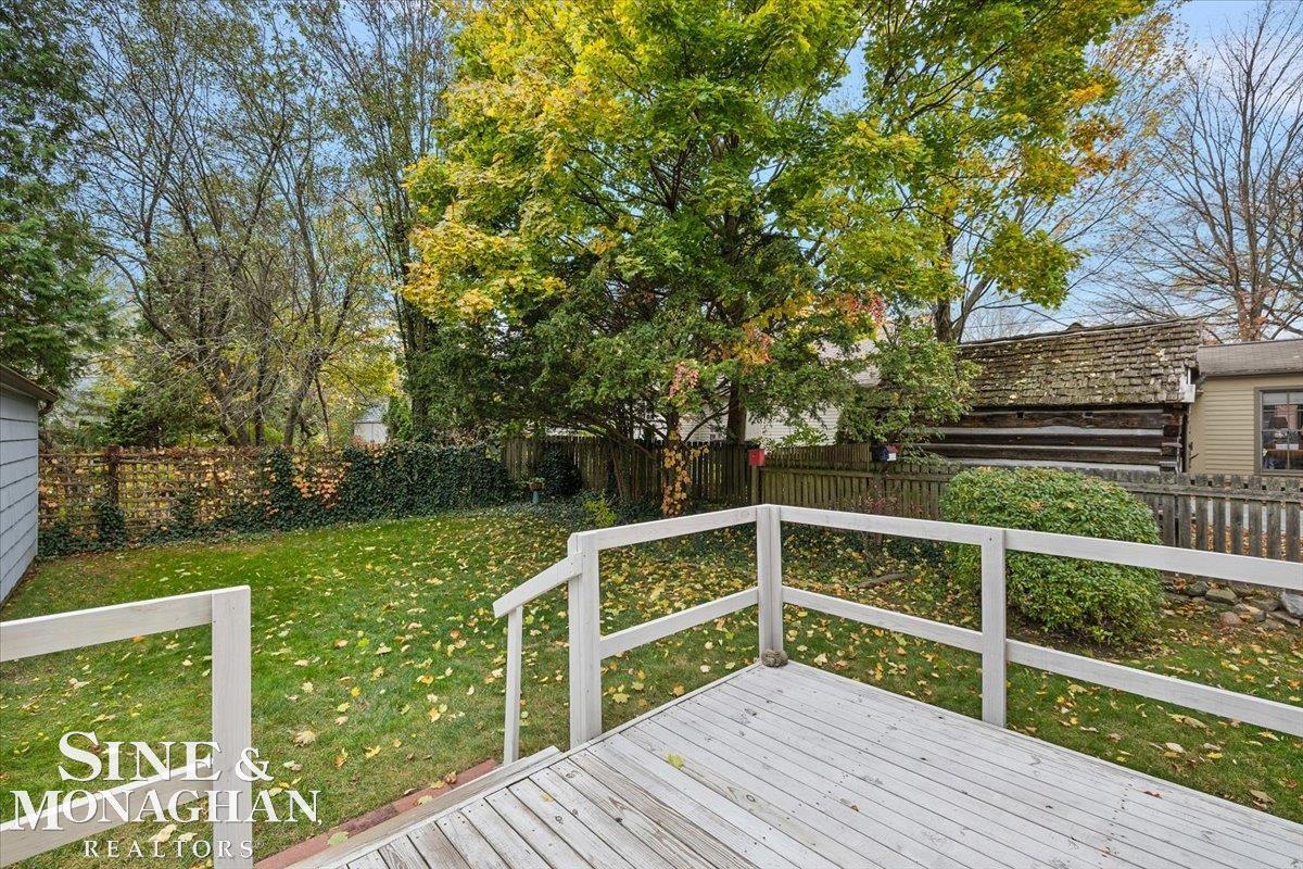 83 Lakeview Avenue