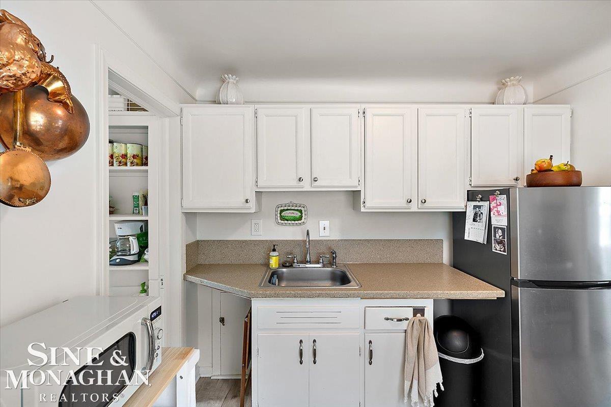 83 Lakeview Avenue