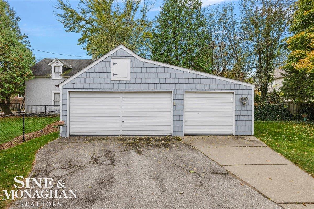 83 Lakeview Avenue