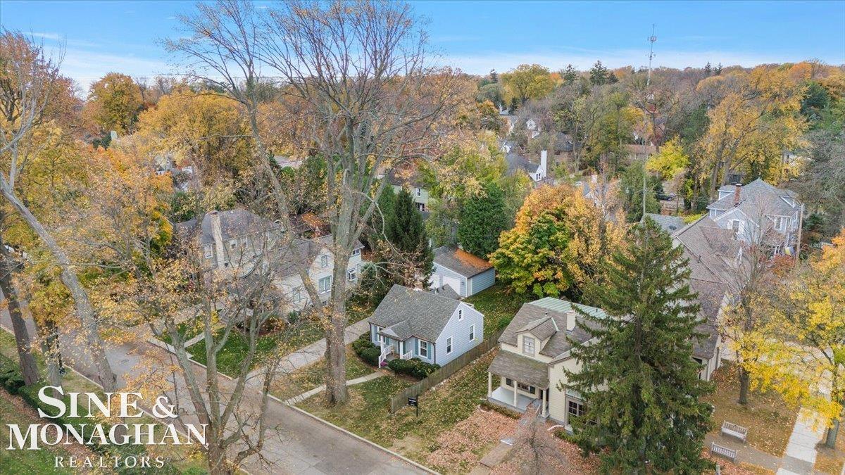 83 Lakeview Avenue