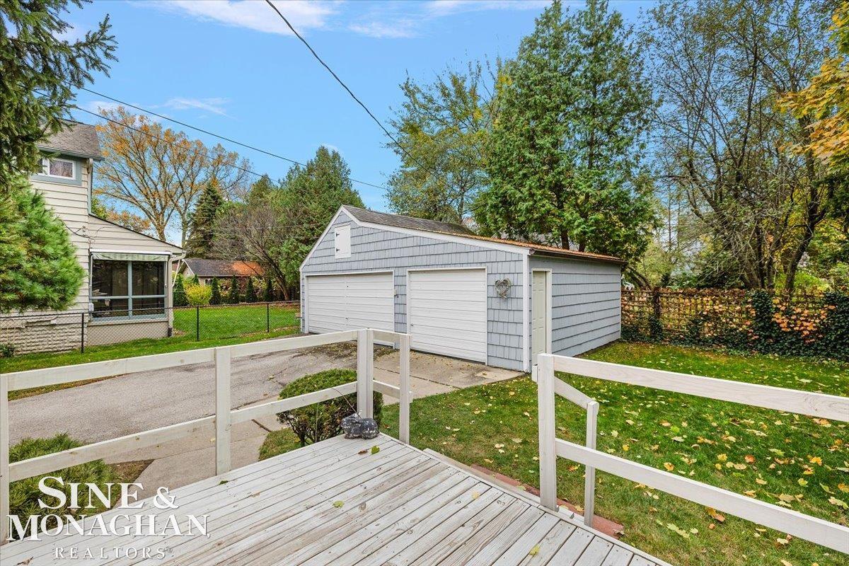 83 Lakeview Avenue