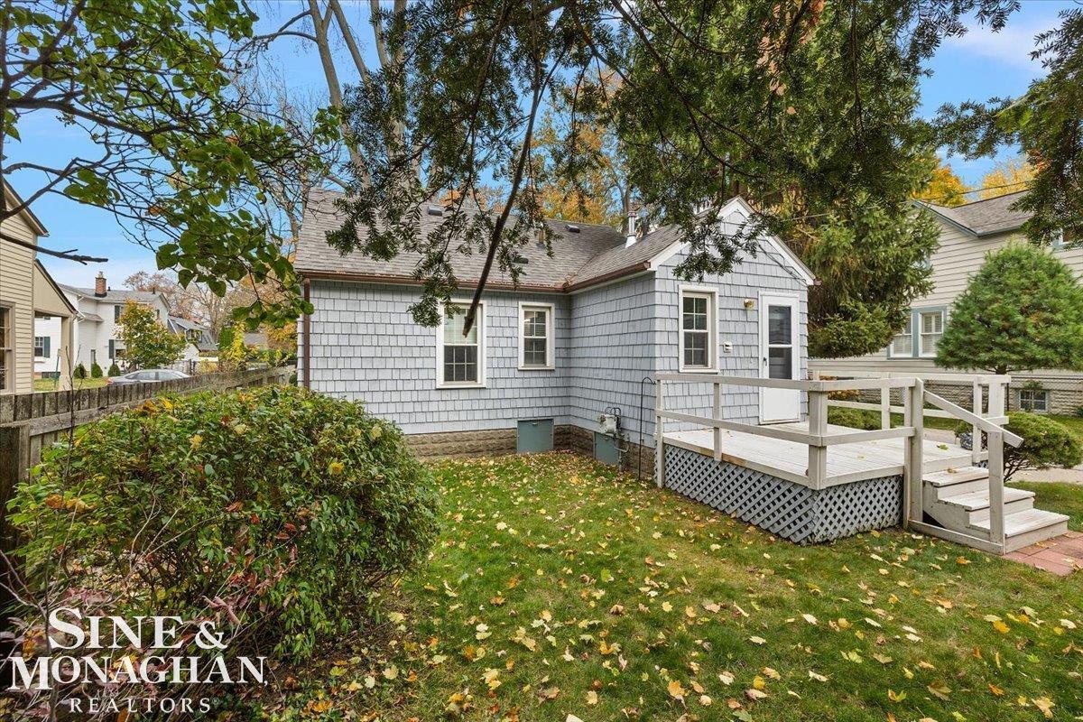 83 Lakeview Avenue