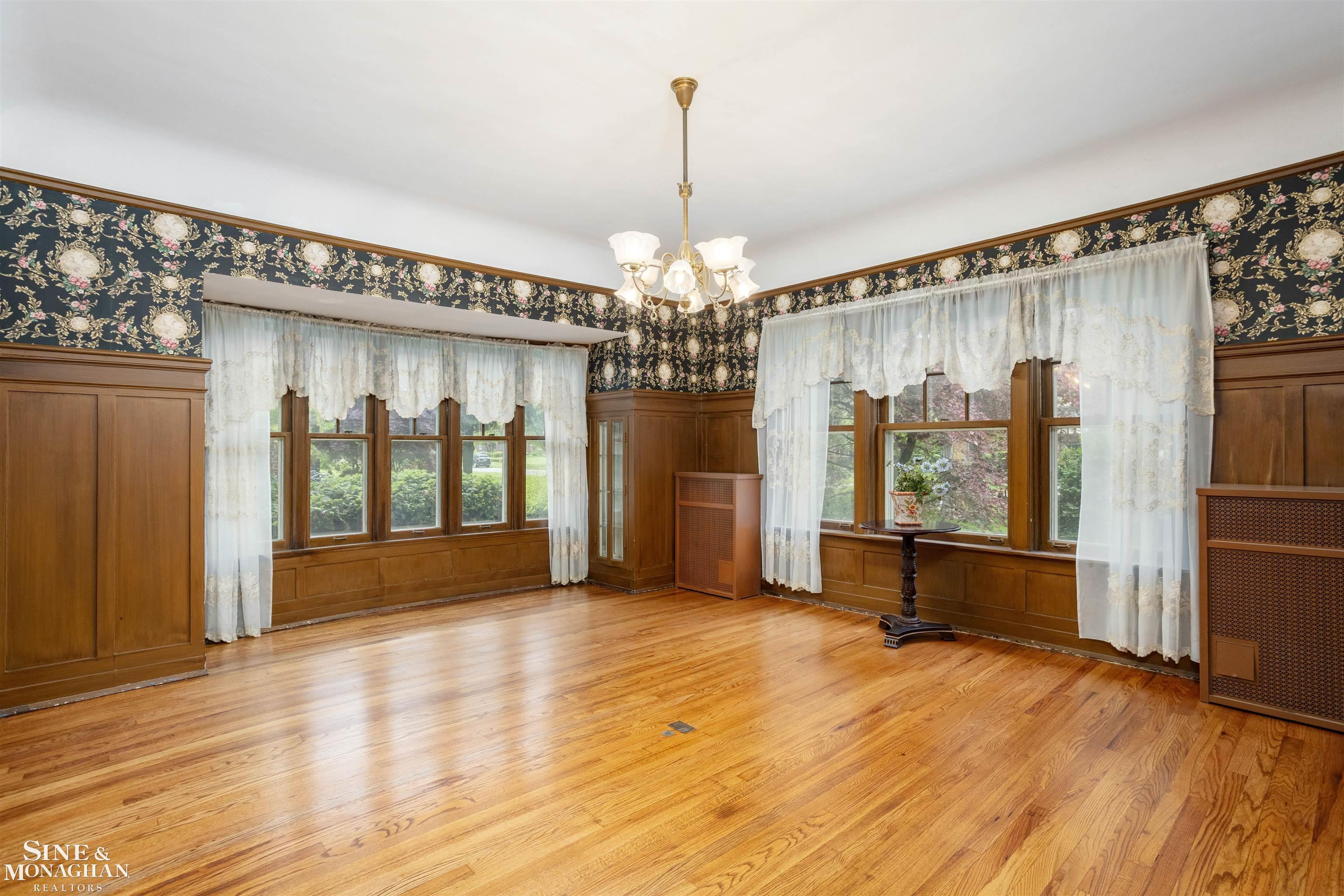 1121 Buckingham Road