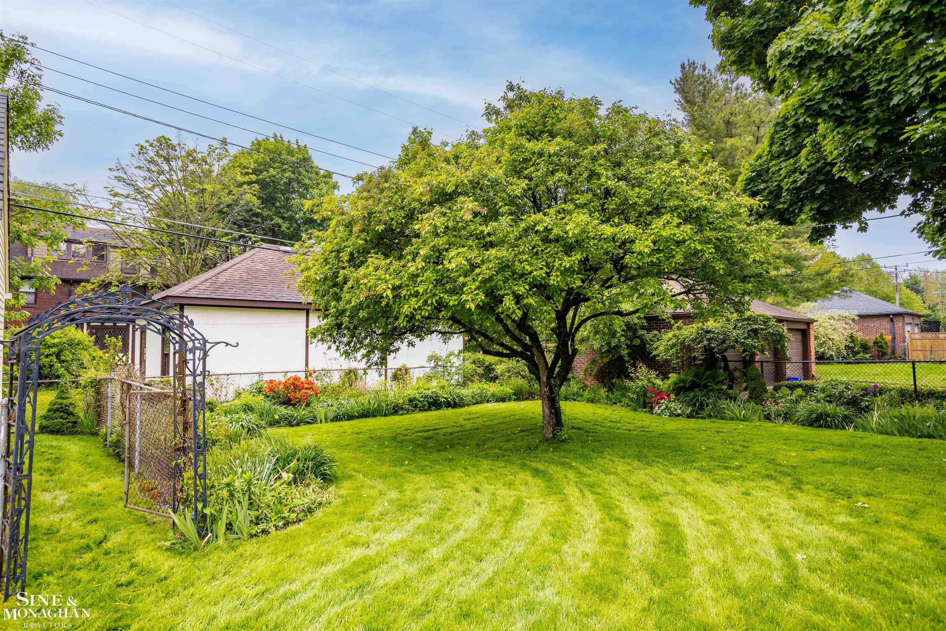 1121 Buckingham Road