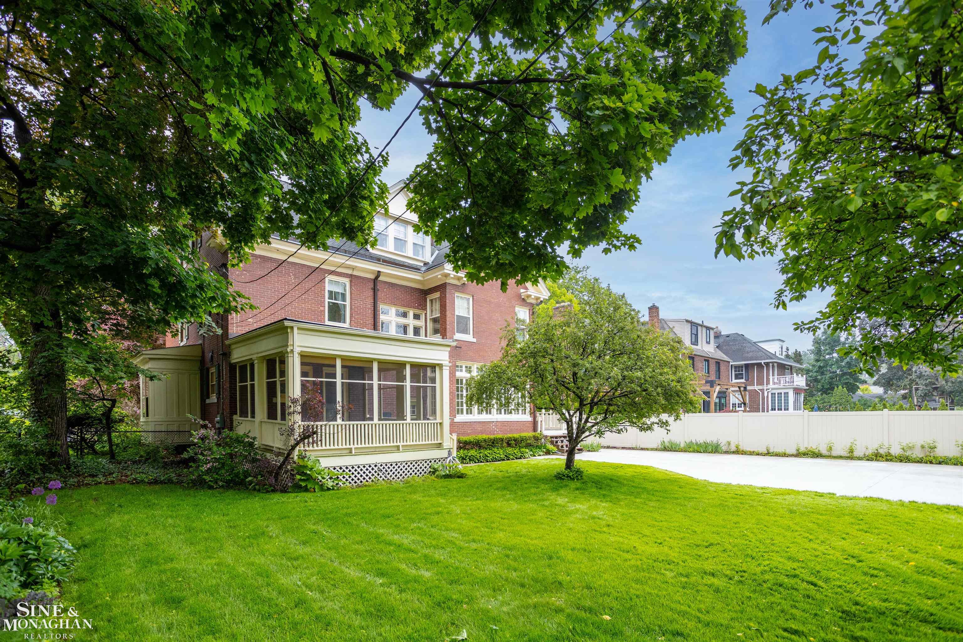 1121 Buckingham Road