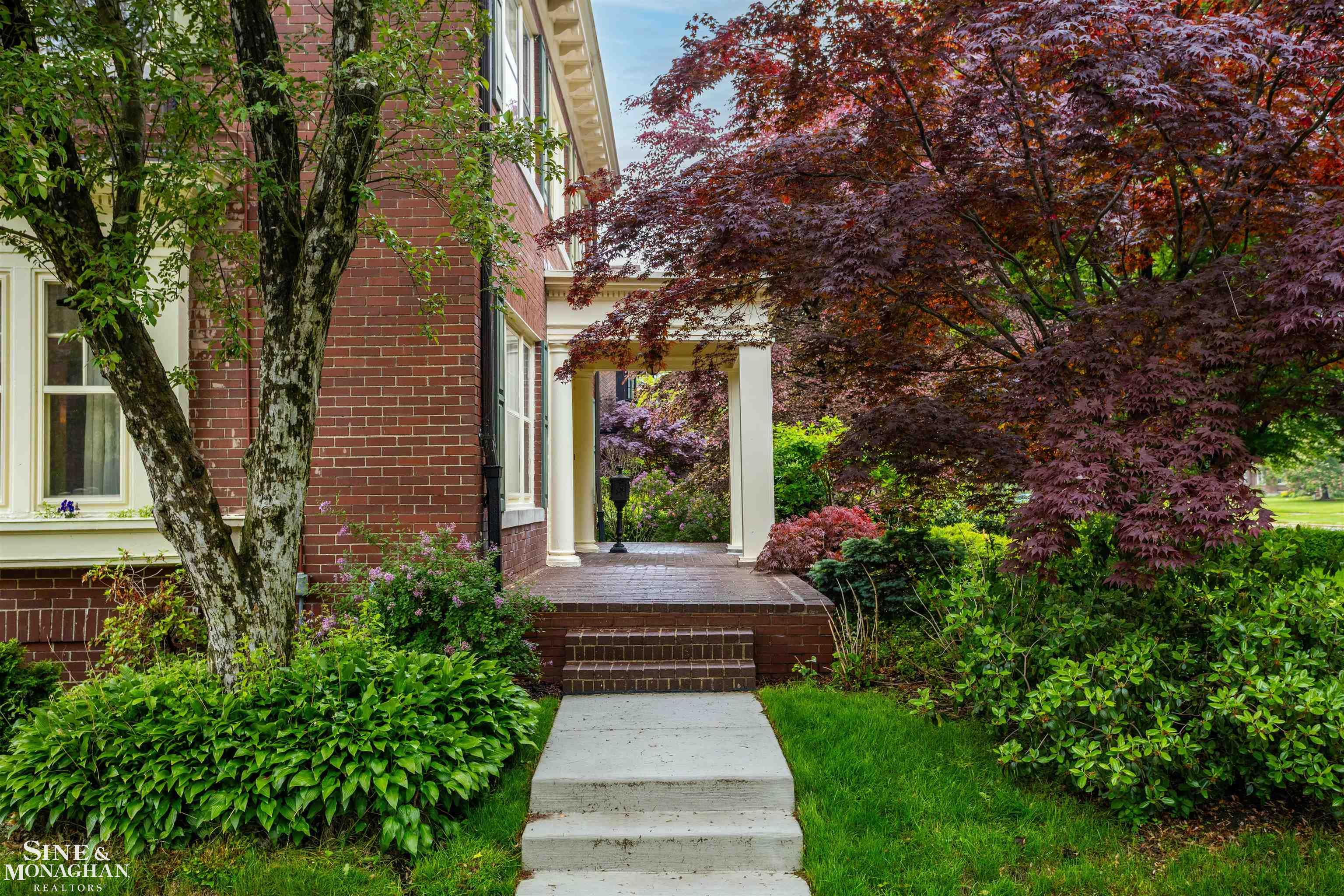 1121 Buckingham Road