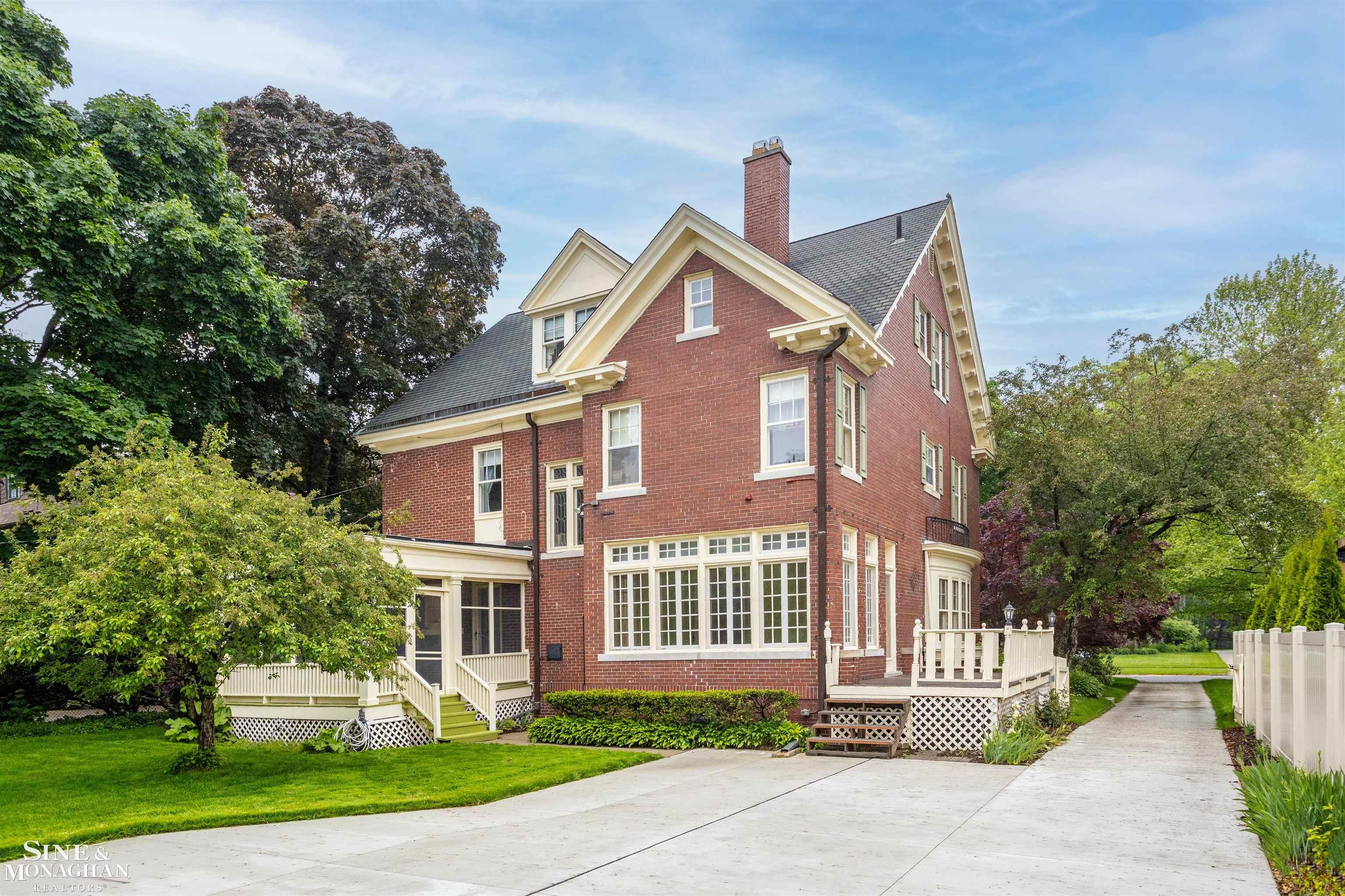 1121 Buckingham Road