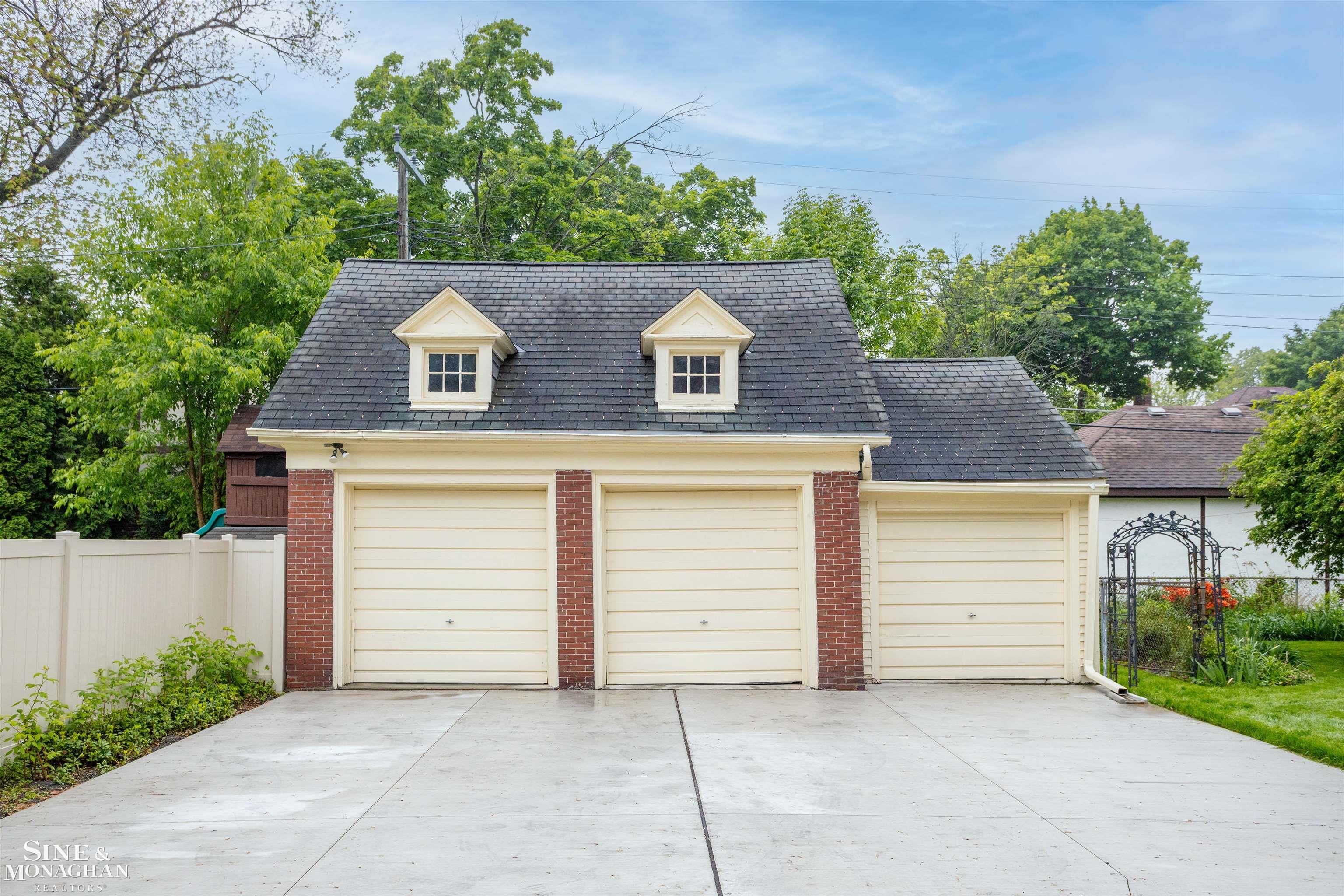 1121 Buckingham Road