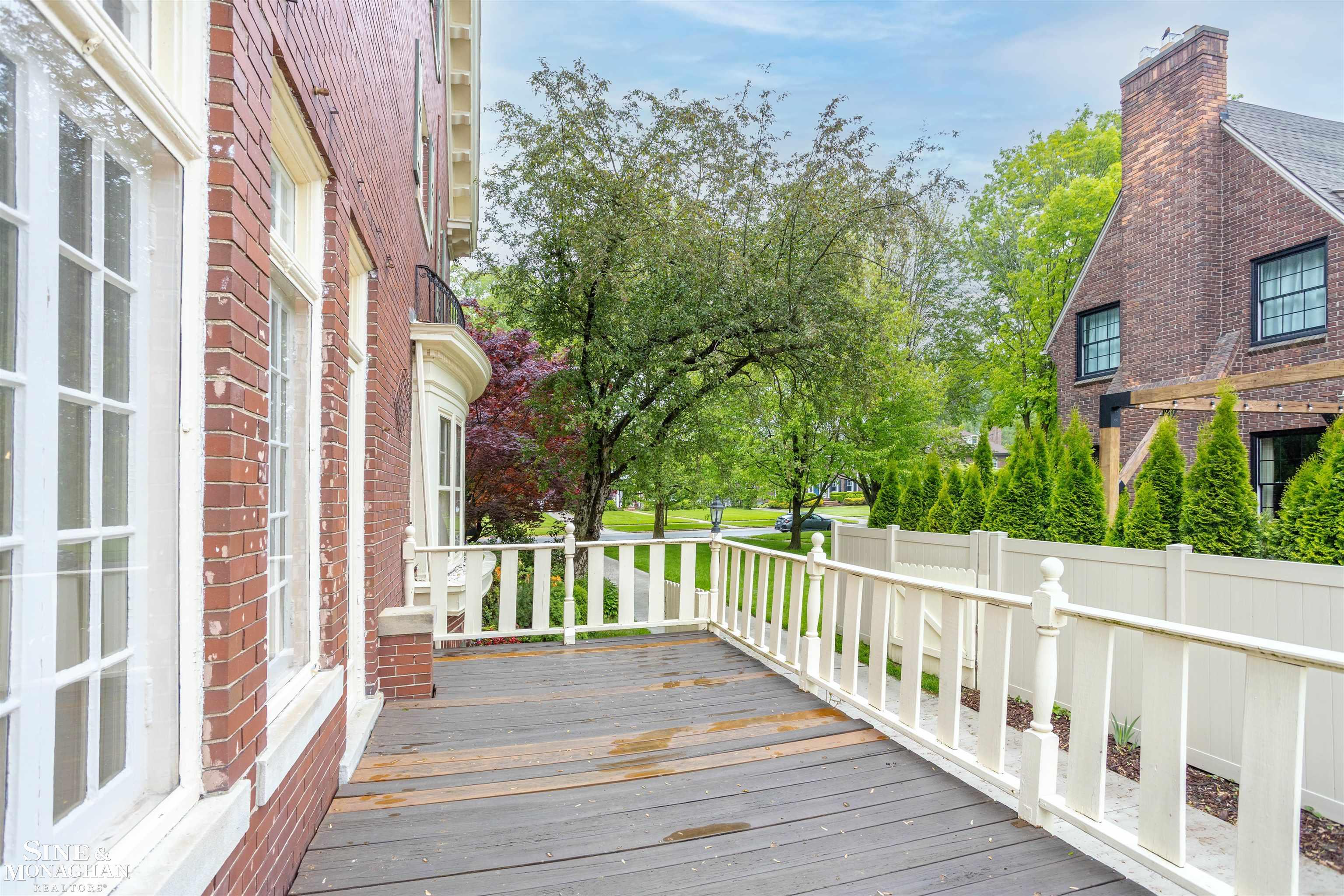 1121 Buckingham Road